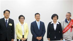 彰化縣長選舉政見發表會登場彰化縣長選舉政見發表會15日在彰化市的新頻道有線電視公司舉行，登記參選的5名縣長候選人包括民進黨籍魏明谷（中）、國民黨籍王惠美（右2）、無黨籍白雅燦（右）、洪敏雄（左）以及黃文玲（左2）合影留念。中央社記者吳哲豪彰化攝  107年11月15日