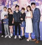 三立迷你劇「你好，幸福」首映會藍鈞天、郭大睿、李維維、古斌、陽詠存、葉星辰與吳岳擎一同合影。（記者林士傑/攝影）