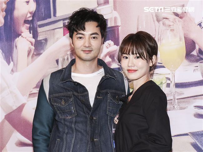 三立迷你劇「你好，幸福」首映會古斌、陽詠存一同合影。（記者林士傑/攝影）