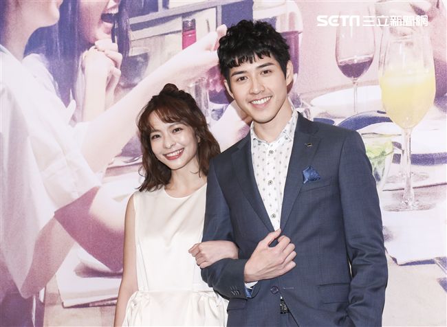 三立迷你劇「你好，幸福」首映會葉星辰、吳岳擎一同合影。（記者林士傑/攝影）