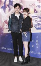 三立迷你劇「你好，幸福」首映會古斌、陽詠存一同合影。（記者林士傑/攝影）