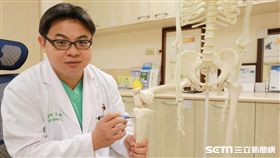 醫師王大翊說明長高機制。（圖／亞大醫院提供）