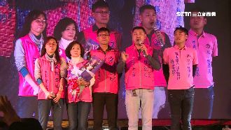 林姿妙打親情牌落淚　陳歐珀步行掃街