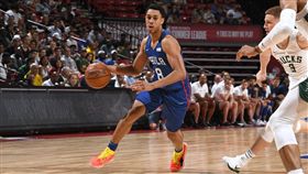 ▲76人菜鳥後衛史密斯（Zhaire Smith）左腳骨折可能整季報銷。（圖／翻攝自推特）