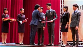 國際數理奧賽頒獎典禮台灣派出27名學生選手參與國際數理學科奧林匹亞競賽，共拿下14面金牌、10面銀牌、3面銅牌。教育部22日在國立台灣科學教育館舉辦頒獎典禮，教育部長葉俊榮（前左3）勉勵學生，得獎不是終點而是起點，是進一步努力發揮的門票。中央社記者陳至中台北攝  107年11月22日