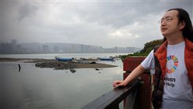 行政院政務委員唐鳳23日逛八里渡船頭。（圖／翻攝唐鳳攝臉書）