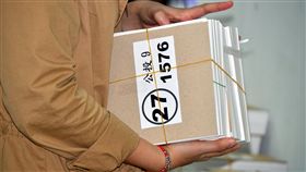 台東鄉下3成老人不識字  公投難解釋全國性公民投票將於24日舉行，估計台東鄉下有3成老人家不識字，兒女又無法用母語解釋公投內容，不少人想放棄公投。中央社記者盧太城台東攝　107年11月23日