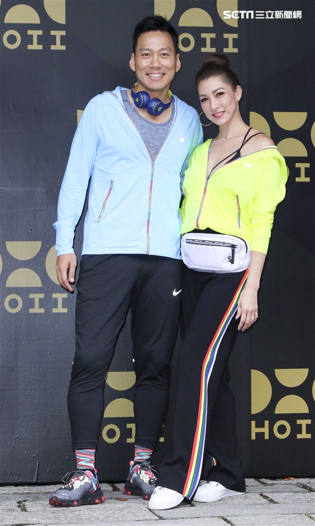 艾力克斯與李詠嫻參加防曬品牌發表會。（記者林士傑/攝影）