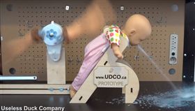 爆笑公社,打嗝,拍嗝,嬰兒,虐嬰（圖／翻攝自爆笑公社臉書）