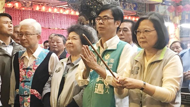 選戰最後時刻　蔡英文幫陳其邁催票