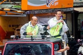 ▲民進黨新北市長候選人蘇貞昌前往基層掃街拜票，進行最後衝刺。（圖／蘇貞昌競辦提供）