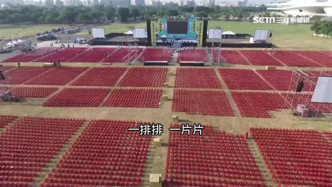 選前之夜！數十萬椅子排列「有學問」
