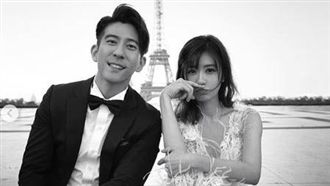 獨／賈修婚紗再曝光！霸氣摟胸超甜蜜