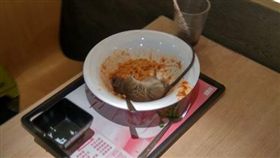加菜不加價？　「天降巨鼠」落碗中大媽尖叫（圖／臉書）