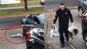 2歲女童鬧脾氣躺地板，霸氣爹像拎提袋一樣秒拎走。（圖／翻攝YouTube）