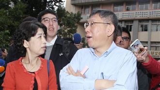 柯文哲現身投票所：會把公投票投完！