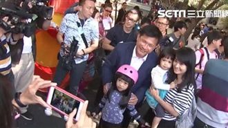 龍、燕攜另一半投票　皆稱心情輕鬆