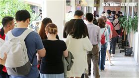 各地投票所湧現排隊人潮/記者林士傑攝影攝影