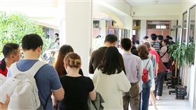 各地投票所湧現排隊人潮/記者林士傑攝影攝影