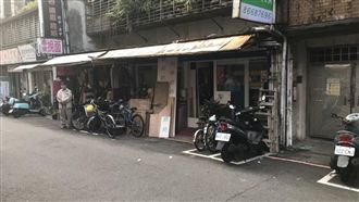 醉漢持鋸砍傷同事　警對空鳴槍後逮人