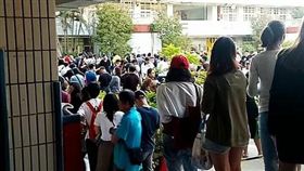 各地投開票所塞爆