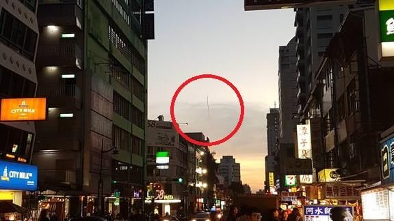 台中驚見黑龍飛天　網：林佳龍穩了？