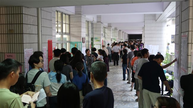 民眾投不了票！怒嗆選務人員：給交代