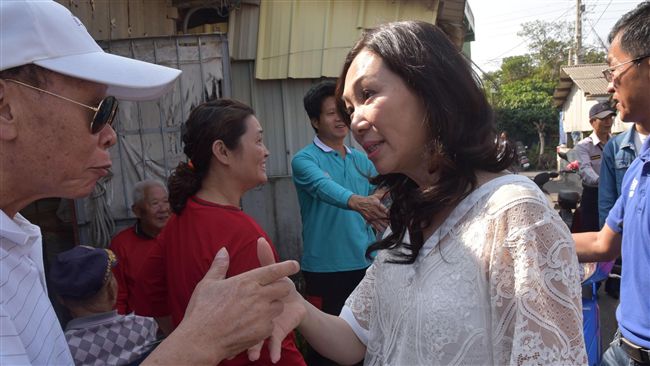 韓妻李佳芬1910抵達總部等待結果