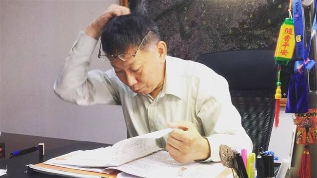 票數拉鋸中　柯P要幕僚：別跟我說話