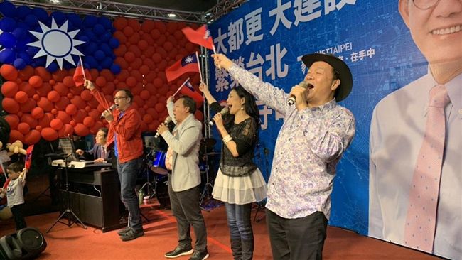 丁守中總部鼓舞　合唱《中華民國頌》