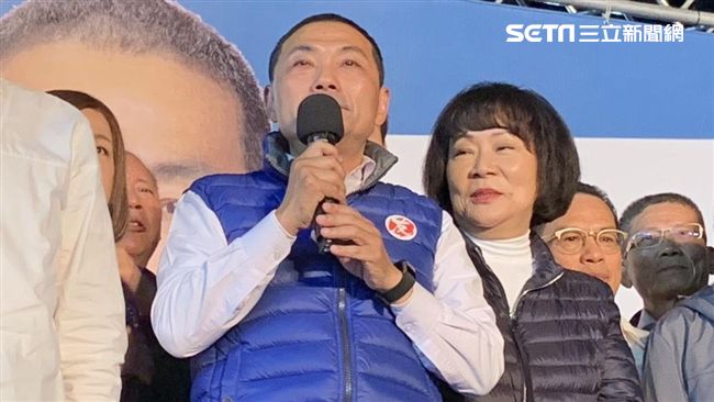 當選新北市長　侯友宜首度攜妻亮相