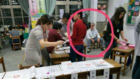 又違法？投票所爆只給「反同公投票」　網友大罵：公平呢？（圖／翻攝自Jovi Wu臉書）