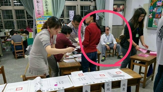 投票所爆只給反同公投票　網友大罵