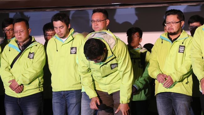 遷怒姚文智　柯粉灌爆臉書：千古罪人