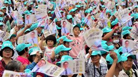 台東30席議員　民進黨僅拿下一席台東五合一選舉，國民黨基層扎根深厚，民進黨依然無法突破；縣議員30個席次中，國民黨拿下21席，民進黨維持一席，親民黨也拿下一席，首次進入議會，無黨籍7席。（檔案照片）中央社記者盧太城台東攝　107年11月25日