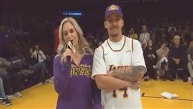 送分都答錯！湖人球迷智商驚呆主持人
NBA,洛杉磯湖人,球迷,遊戲,贈獎
翻攝自推特