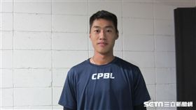 ▲Lamigo新秀翁瑋均打冬季聯盟。（圖／記者蕭保祥攝影）