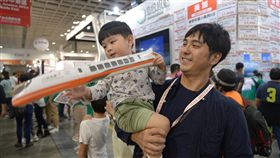 2018台北國際旅展　首度開放6歲以下進場2018台北國際旅展登場第3天，今年旅展首度開放6歲以下孩童進場，25日適逢週末假日，不少民眾親子同行，參展廠商也推出不少親子遊程促銷。（台灣觀光協會提供）中央社記者汪淑芬傳真   107年11月25日