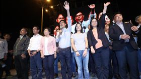 九合一選舉失利　陳其邁：努力不夠2018九合一選舉，民進黨籍高雄市長候選人陳其邁（前右4）24日晚間自行宣布敗選，並向選民表示是自己努力不夠，但他永遠以高雄人為榮。中央社記者吳翊寧高雄攝　107年11月24日