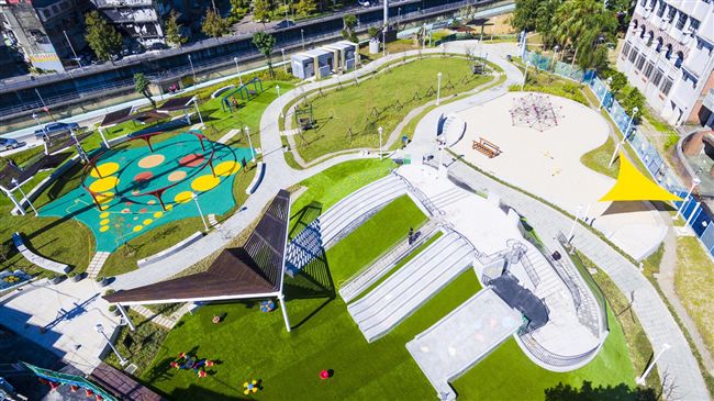 全國首創環形鞦韆　汐止白雲公園啓用