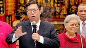 民進黨改革　鄭文燦：拚經濟是未來努力方向以高票數連任桃園市長的鄭文燦（左）26日表示，拚經濟、拚建設、顧民生，是民進黨未來努力方向。中央社記者吳睿騏桃園攝　107年11月26日