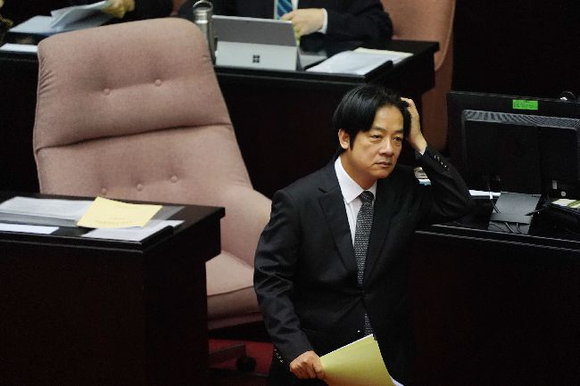 藍委逼問改組時機表　賴揆頻閃回