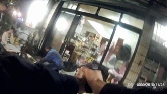 拒檢撞警車逃逸　見警拔槍孬喊我通緝