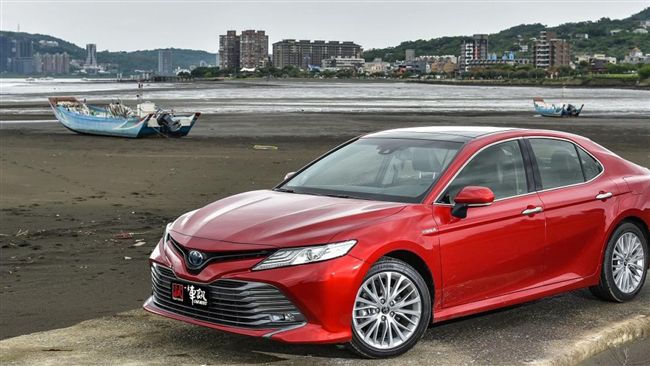 日本進口(上)　豐田油電Camry