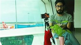 《航站情緣》沒亂演！國家爆發內戰　他受困大馬機場7個月
圖／翻攝自Kontar81 Twitter
https://twitter.com/Kontar81