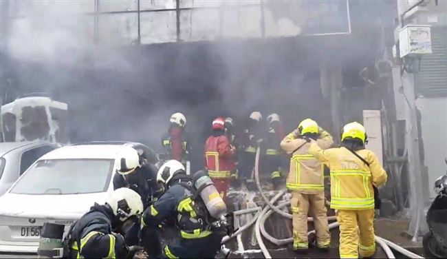 快訊／台北市濱江街火警　汽修廠大火