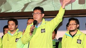 姚文智宣布敗選（2）2018九合一選舉暨公投24日投開票，民進黨台北市長候選人姚文智（中）晚間出面宣布敗選，並向支持者揮手告別。中央社記者張皓安攝　107年11月24日