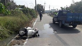 男子騎車突然頭暈閃黑影，稱自己遇到魔神仔抓交替，被不名力量拉進水溝。（圖／翻攝雲林縣警察局虎尾分局臉書）