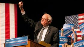 美國聯邦參議員桑德斯（Bernie Sanders）。（圖／翻攝自@thehill推特）