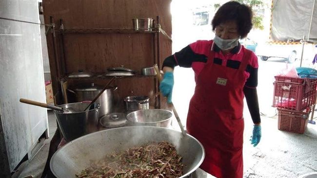 免費煮飯助街友　嬤為收入選民代失利